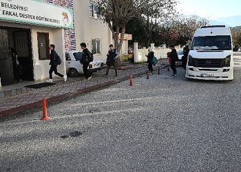 Öğrencilerden Lider Topaloğlu’na fiyatsız servis teşekkürü