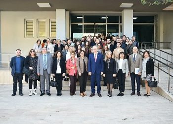 Rektör Prof. Dr. Budak, “Bölüm Çayı Programı” kapsamında akademisyenlerle bir ortaya geliyor