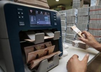 Hem mevduat hem faizler düştü