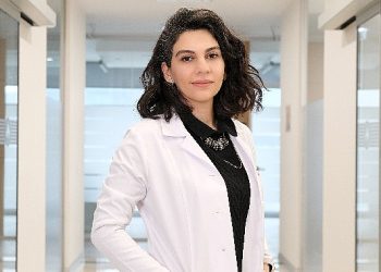 Ağız hijyenindeki püf noktalar neler? Dişlerin ortasında aralık fazlaysa arayüz fırçası, azsa diş ipi!