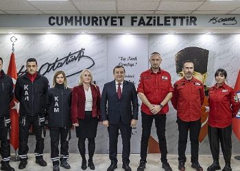 Batur’dan AKUT’a teşekkür plaketi