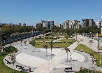 Bayraklı’nın 21 yeni parkı hizmete açılıyor