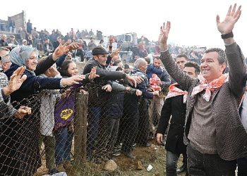 Bergama Folklorik Deve Gösterisi Şenliği Ağır İştirakle Düzenlendi