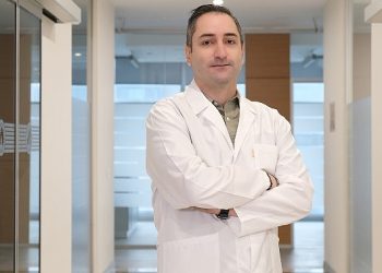 Birinci dişlerin çıkmasıyla birlikte diş fırçalama alışkanlığı edinilmeli