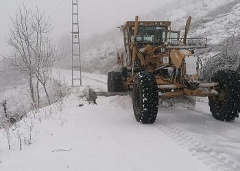Canik Belediyesi, kar yağışına karşı çalışmalarına aralıksız devam ediyor.