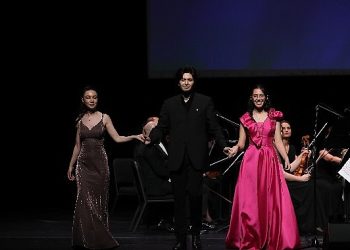 Çev sanat’ın “100. yıl cumhuriyet konseri”nde genç sanatkarlar, keman virtüözü Maxim Vengerov’la sergiledikleri performansla dinleyicileri büyülediler