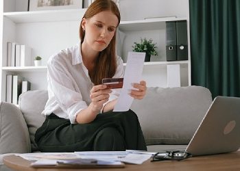 Finans Uzmanından Gençlere Öneri… Harcama yapmadan evvel kendinize bunu sorun