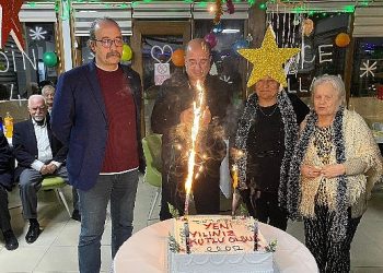 Gemlik Belediyesi yaşlı konuk konutunda yılbaşı sevinci