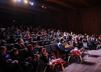 Gemlikli çocuklar tatilde cümbüşe doyuyor