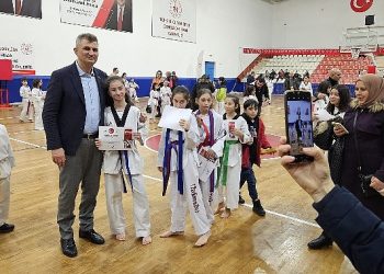 Gölcük belediyespor atletleri nesil atlama coşkusu yaşadı