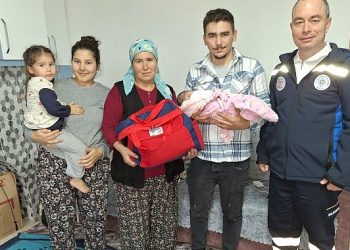 Güzel geldin Bebek İle Yüzler Gülüyor