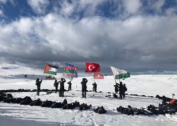 İzciler -32 derecede Sarıkamış şehitlerinin müsaadeden yürüdü