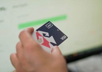 İzmir’de 20 bin öğrenciye 20 milyonluk dayanak