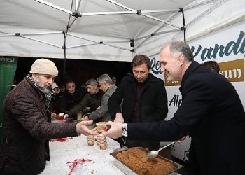Kandil Helvası Hacı Lütfullah Mescidinde İkram Edildi