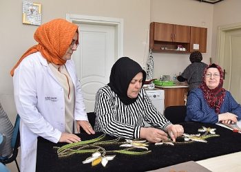 Kartepeli bayanlardan filografi ve dkiş nakış kursuna büyük ilgi