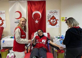 Kızılay Bayan Gönüllüleri’nden “Candan Bağlıyız” Kampanyasına Takviye