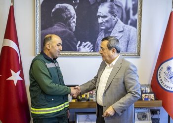 Konak’ın örnek işçisine Lider Batur’dan teşekkür