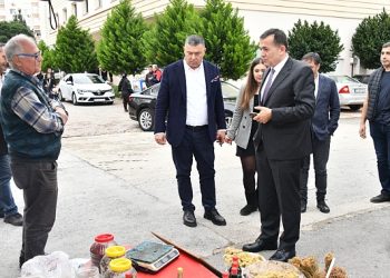 Lider Abdullah Özyiğit, Pirireis Mahallesi’nde vatandaşlarla buluştu