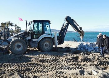 Lider Deveciler Duyarsız Kalmadı Ören Plajı’nda Yapılan Beton Seti Yıktı