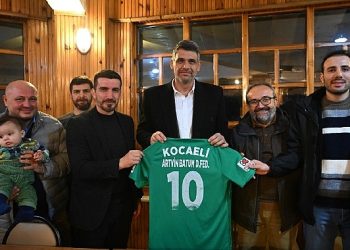 Lider Kocaman, şampiyon hemşeri derneğini tebrik etti