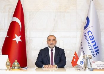 Lider Sandıkçı: ” Regaip Kandili yine derin bir tefekkür ve nefis muhasebesi yapmak ismine bizler için bir fırsattır”