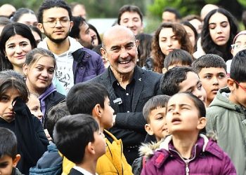 Lider Soyer “Mahallede Dayanışma Var” gençleriyle buluştu