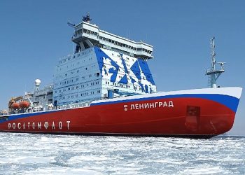 Rusya, Leningrad Buzkıranı’nı suya indirdi