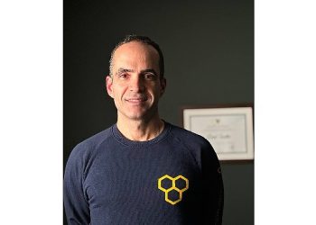 Soğuk duş meraklıları 31 Aralık’ta İstanbul Caddebostan’dan denize girdi