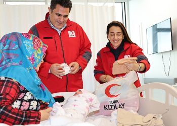 Türk Kızılay’ından Bayraklı kent Hastanesine ziyaret