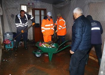 Antalya Büyükşehir 2 bin 403 işçiyle afetzedelerin yanında