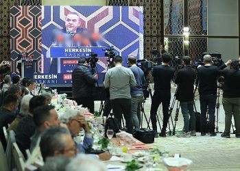 Antalya Büyükşehir Belediye Lideri ve Cumhuriyet Halk Partisi (CHP) Antalya Belediye Lider Adayı Muhittin Böcek Antalya basınıyla buluştu