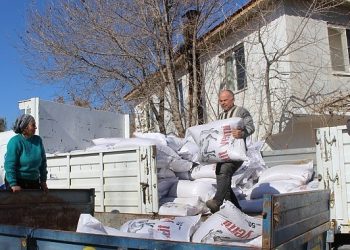 Antalya Büyükşehir Belediyesi 68 üreticiye 2061 çuval daha süt yemi takviyesi verildi