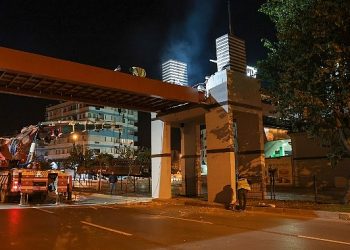 Antalya Büyükşehir’den üstgeçitlere bakım tamir çalışması