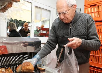 Antalyalılar ekmeği ucuza yiyor