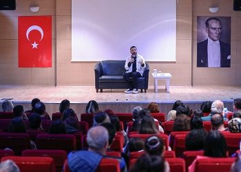 Buca Belediyesi’nden Sevgililer Günü’ne özel şov