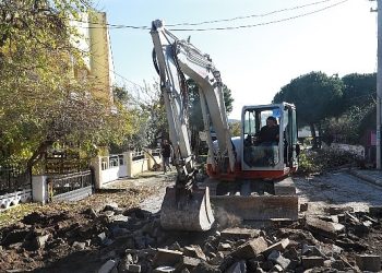 Burhaniye’de Yollar 5 Yıldır İlmek İlmek Örülüyor