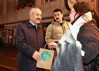 Cumhur İttifakı Adayı Büyükgöz’den İşe Giden Vatandaşlara İkram
