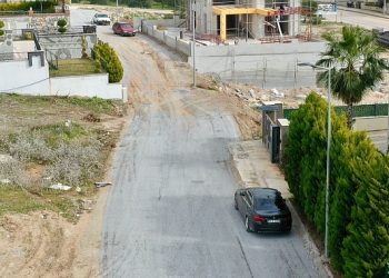 Didim Belediyesi, kent genelinde yol imal çalışmalarına tüm süratiyle devam ediyor.