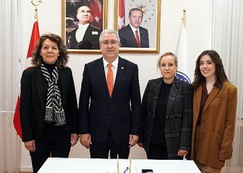 Egeli akademisyenler güneşte görülen leke datalarını, data madenciliği usulü ile inceleyecek