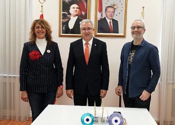 Egeli Sinemacı Akademisyene “En Âlâ Yönetmen” Mükafatı