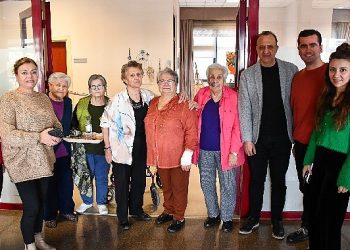 Huzurevi sakinlerinden geri dönüşüm standı