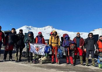 İnegöllü Dağcılar 3917 Rakıma Tırmandı