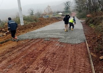 Kartepe Belediyesi Fen İşleri Müdürlüğü’ne bağlı gruplar ilçe genelinde üst yapı çalışmalarına aralıksız devam ediyor