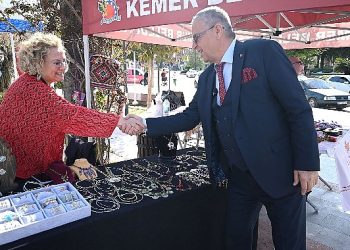 Kemer’de üreten mesken hanımları kermesi yapıldı