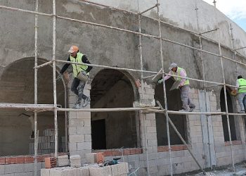 Kumluca’nın yeni simgesi Atatürk Stadyumu süratle yükseliyor
