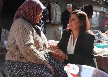 Lider Çerçioğlu’na Efeler Salı Pazarı’nda sevgi seli