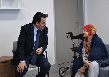 Lider Dündar, huzurevi sakinlerinin yüzünü güldürdü