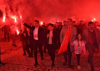 Lider Kırgöz baba ocağı Salihler’e 1300 araçlı konvoyla çıkarma yaptı