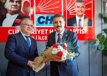 Lider Kırgöz’ün İlçe Ziyareti Mitinge Dönüştü