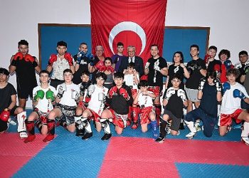 Lider Topaloğlu’ndan kick boks atletlerine ziyaret